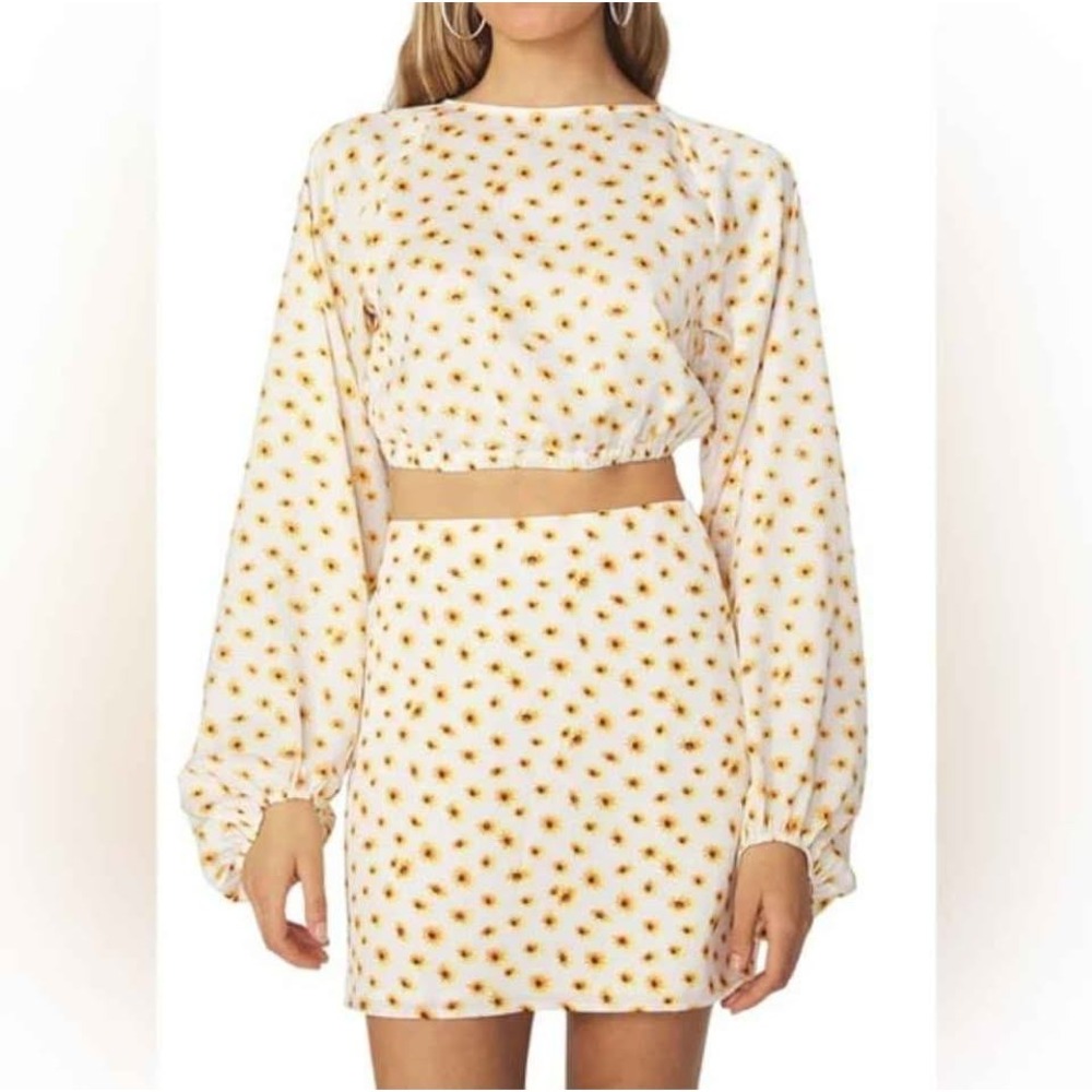 WeWoreWhat~Sunflower Floral ~ 2 Piece Set Crop Top (SMALL) & Mini Skirt (MEDIUM)